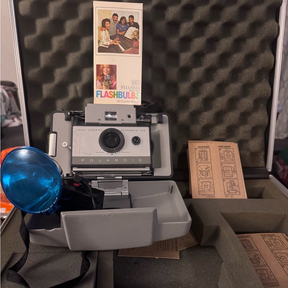 Vintage Polaroid Land Camera 103- Gray with Blue Flashbulb